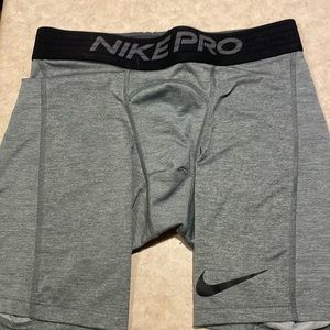 Light gray Nike dri fit size small. Discount on multiple just message